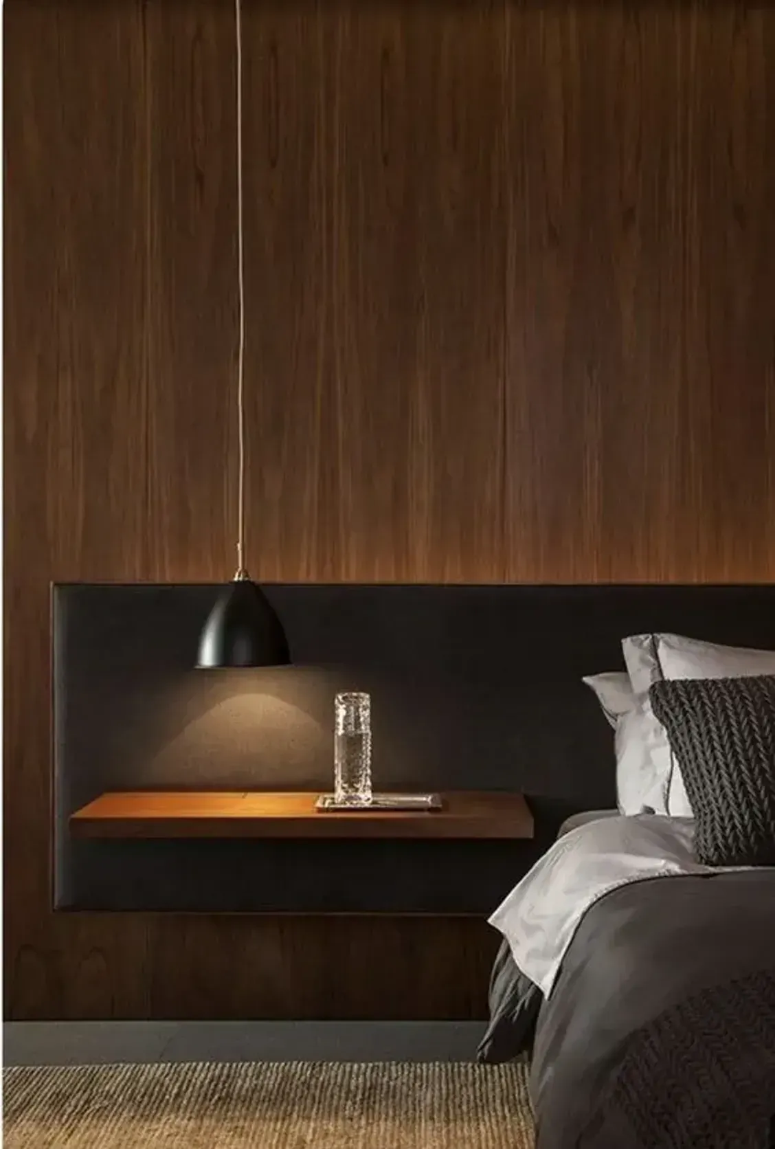 Panele fornirowane orzech amerykański - ciepłe odcienie drewna.